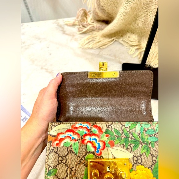 Gucci GG Supreme Padlock Small - Picture 12 of 16